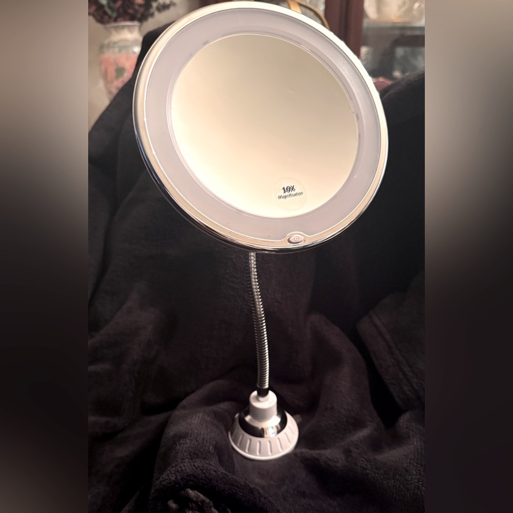 10x Magnifying Makeup Mirror Stand with push button white-tone light
